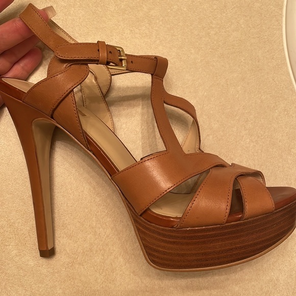 GUESS Heels - Picture 9 of 11